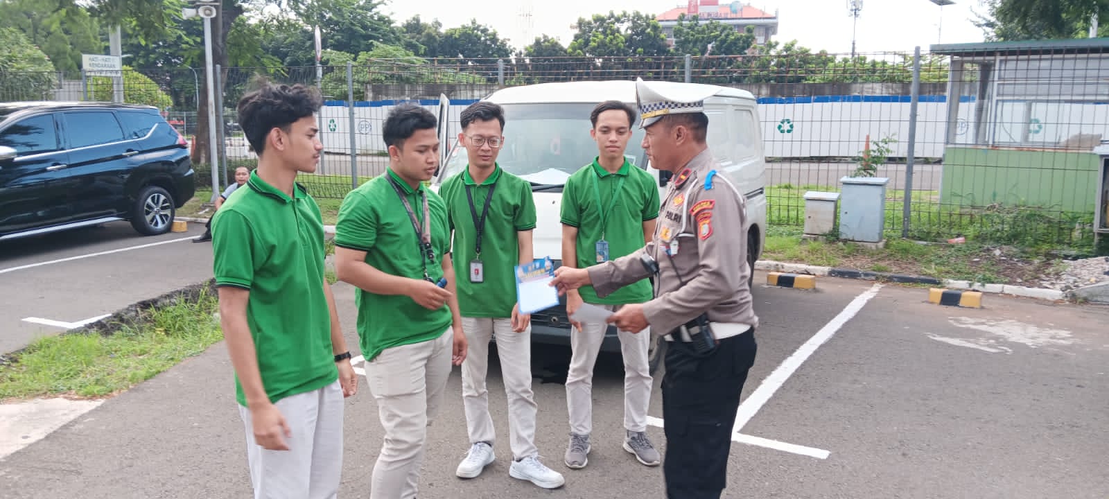 Satlantas Polresta Bandara Soekarno-Hatta Gelar Sosialisasi dan Edukasi Kamseltibcarlantas Bersama Para Pengemudi Taksi Online