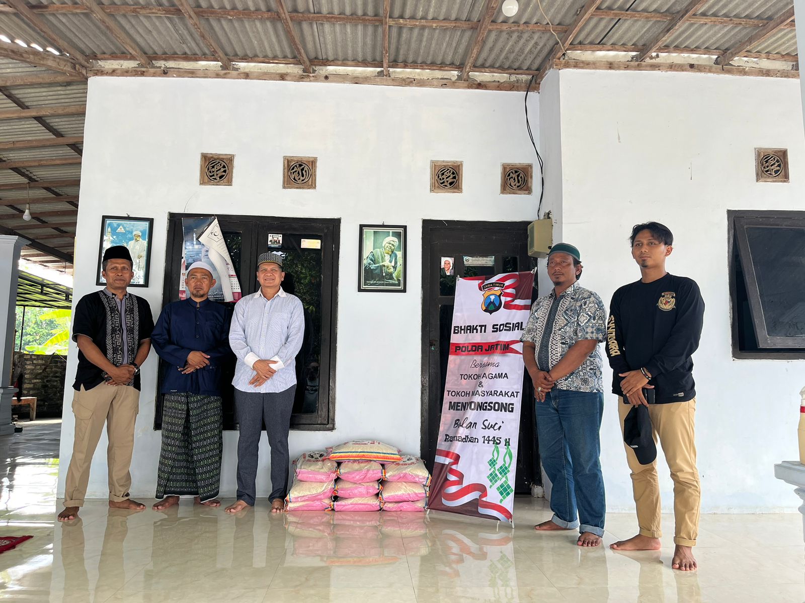 Sambut Puasa Ramadhan 1445H, Polda Jatim Gelar Baksos Cooling Sistem dan Silaturahmi dengan Ulama di Sampang
