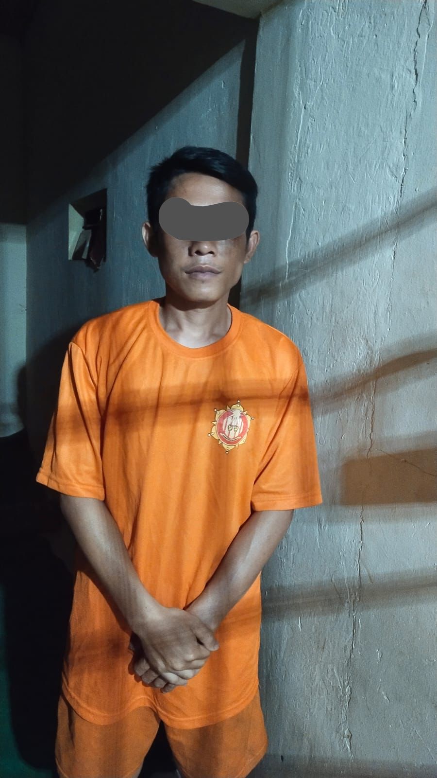 Polsek Nanggung Menerima Penyerahan 9 (sembilan) orang terduga pelaku Pencurian dan atau melakukan usaha tambang tanpa IUP, IPR dan IUPK dan atau merintangi atau mengganggu kegiatan usaha tambang dari pemegang IUP dan IUPK yang telah memenuhi syarat – syarat