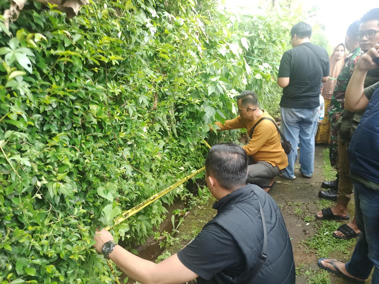 Polsek Cisarua Tindal Lanjut Investigasi Penyelidikan Terkait Penemuan Mayat Bayi Berjenis Kelamin Laki-Laki