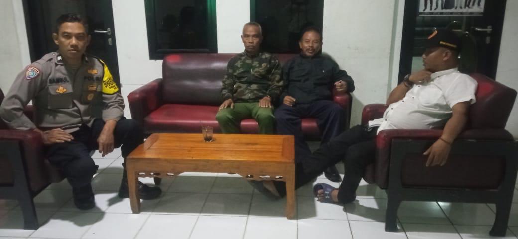 Bhabinkamtibmas Wilayah Hukum Polsek Cisarua Giat Cek Pos Kamling Hadir di Tengah Tengah Masyarakat Demi Menciptakan Situasi Yang Kondusif