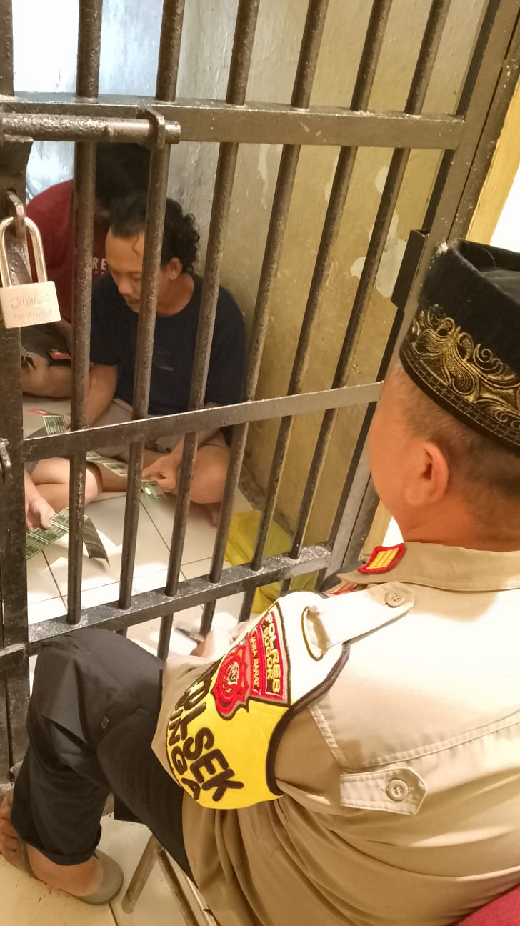 Kapolsek Jasinga Ajak Tahanan Untuk Laksanakan Sholat Dhuha Serta Dzikir Bersama Sebagai Wujud Pembinaan Mental