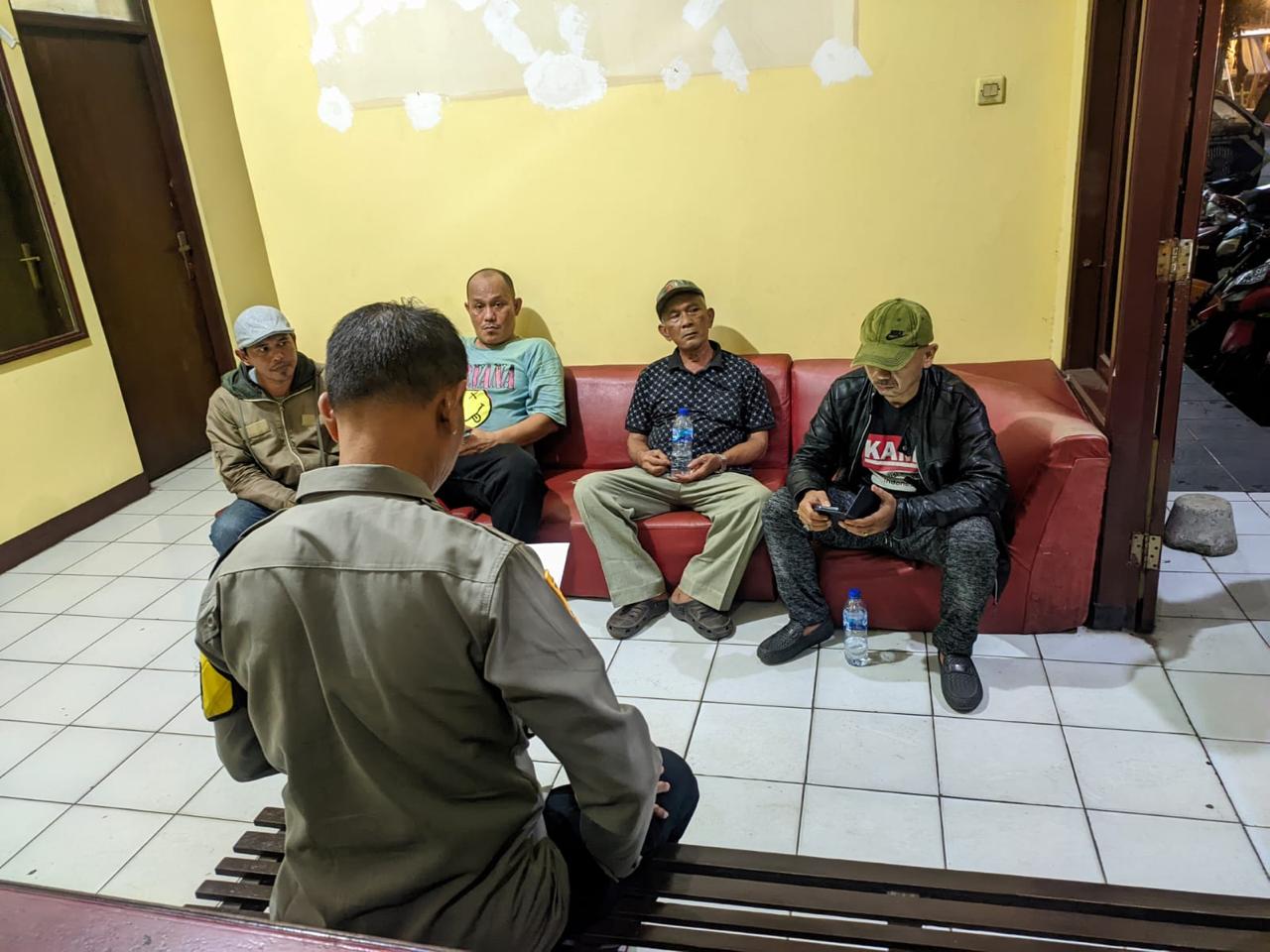 Polsek Ciomas Bersama Team INAFIS Polres Bogor Olah TKP Terkait Curat Wilayah Ciomas