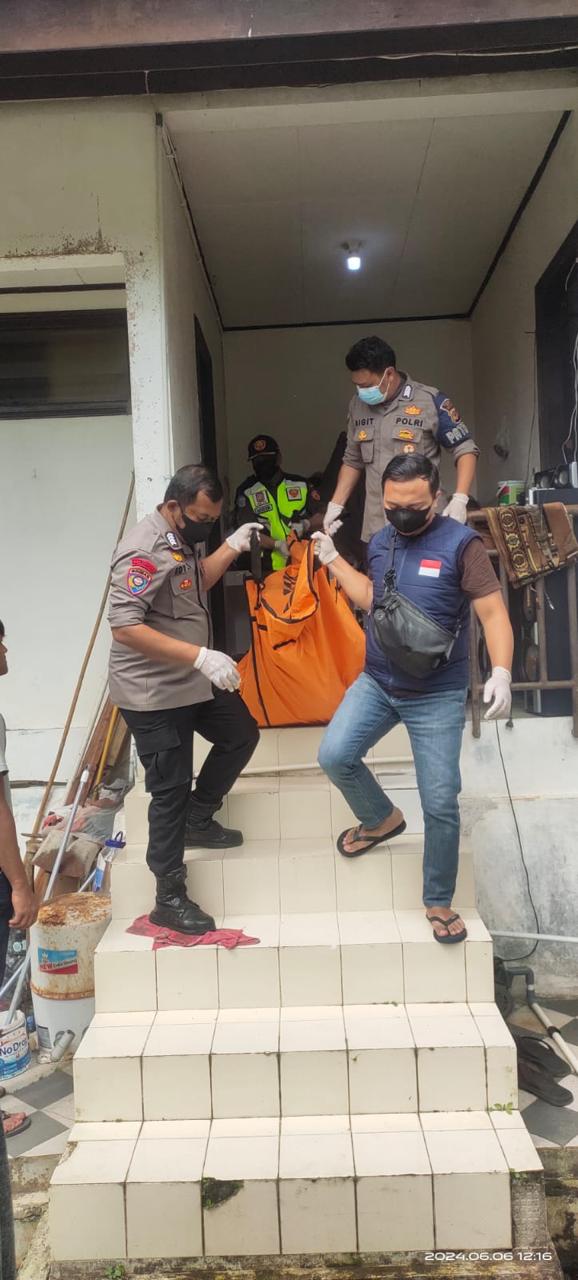 Polsek CSR (Cisarua) Lakukan Olah TKP Terkait Penemuan Mayat WNI Disebuah Villa