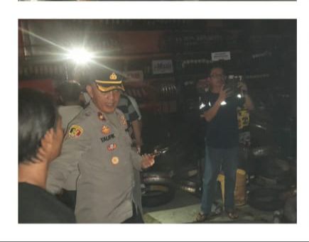 Polsek Kemang Lakukan Olah TKP Terkait Adanya Kebakaran Toko Aneka Ban yang Diduga Berasal dari Pembakaran Sampah
