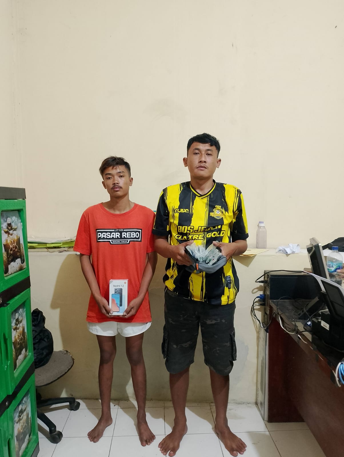 Polsek Cariu Berhasil Amankan 2 (Dua) orang laki-laki yang diduga mengambil Satu buah HP Merk Siomi jenis Readmi 12