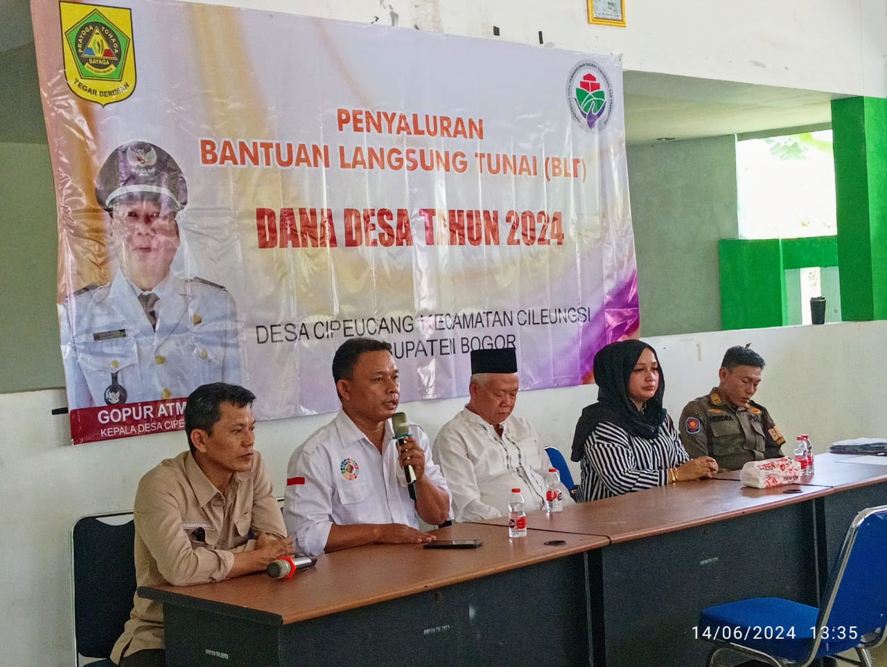 Antusiasme Warga Desa Cipeucang,  72 KPM Terima BLT-DD Triwulan 1 Anggaran Tahun 2024