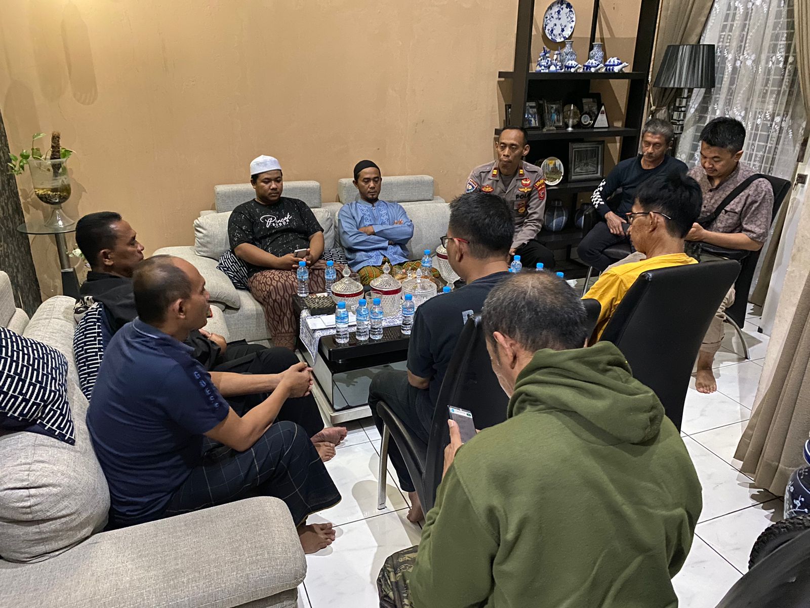 Polsek Cileungsi Lakukan Cek TKP Terkait Ditemukannya Korban Telah Meninggal Dunia Di Duga Akibat Tersetrum Listrik