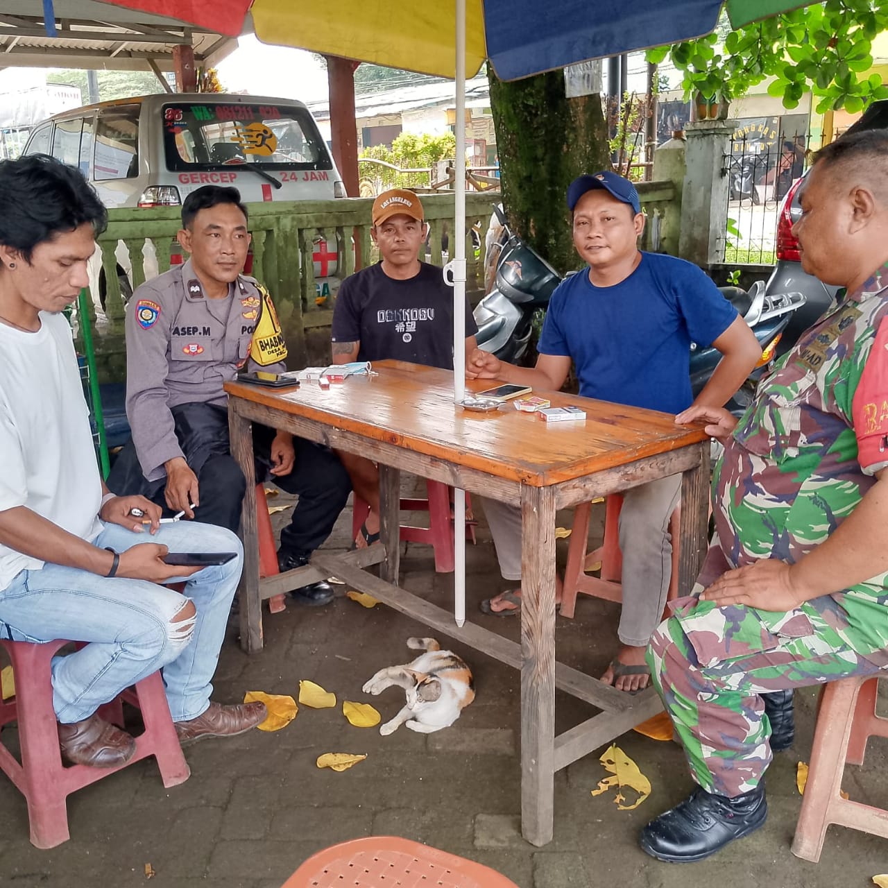Sinergitas TNI Polri Wilayah Hukum Polsek Parung Menjalin Kedekatan dan Juga Kepada Warga Masyarakat Binaan Dalam Menjaga Kondusiifitas Dan Ajak Jaga Kamtibmas