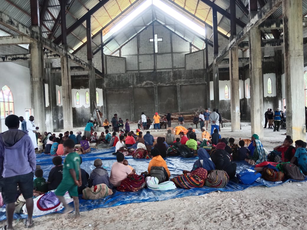 OPM Coba Ganggu Kembali Bibida: Masyarakat Mengungsi untuk Sementara ke Madi Gunakan Truk TNI