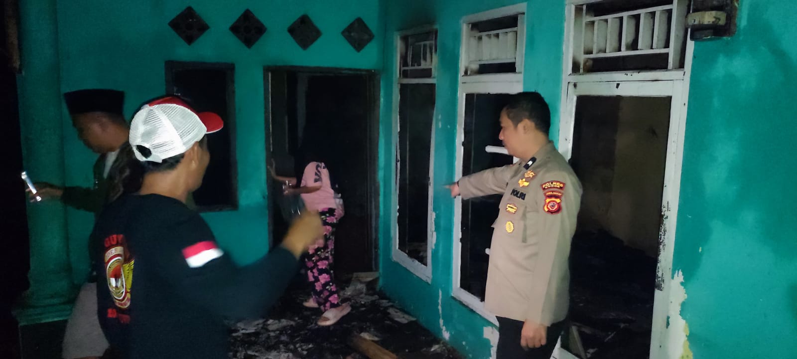 Polsek Leuwiliang Cek Lokasi TKP Kebakaran yang Diduga Konsleting Listrik