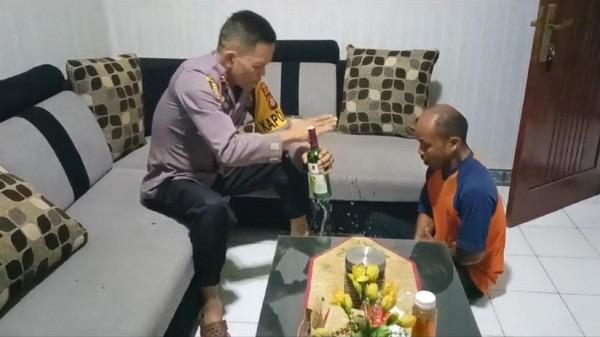 Viral Kapolsek ‘Sakti’ di Garut Bikin Tobat Penjual Miras, Ini Ceritanya