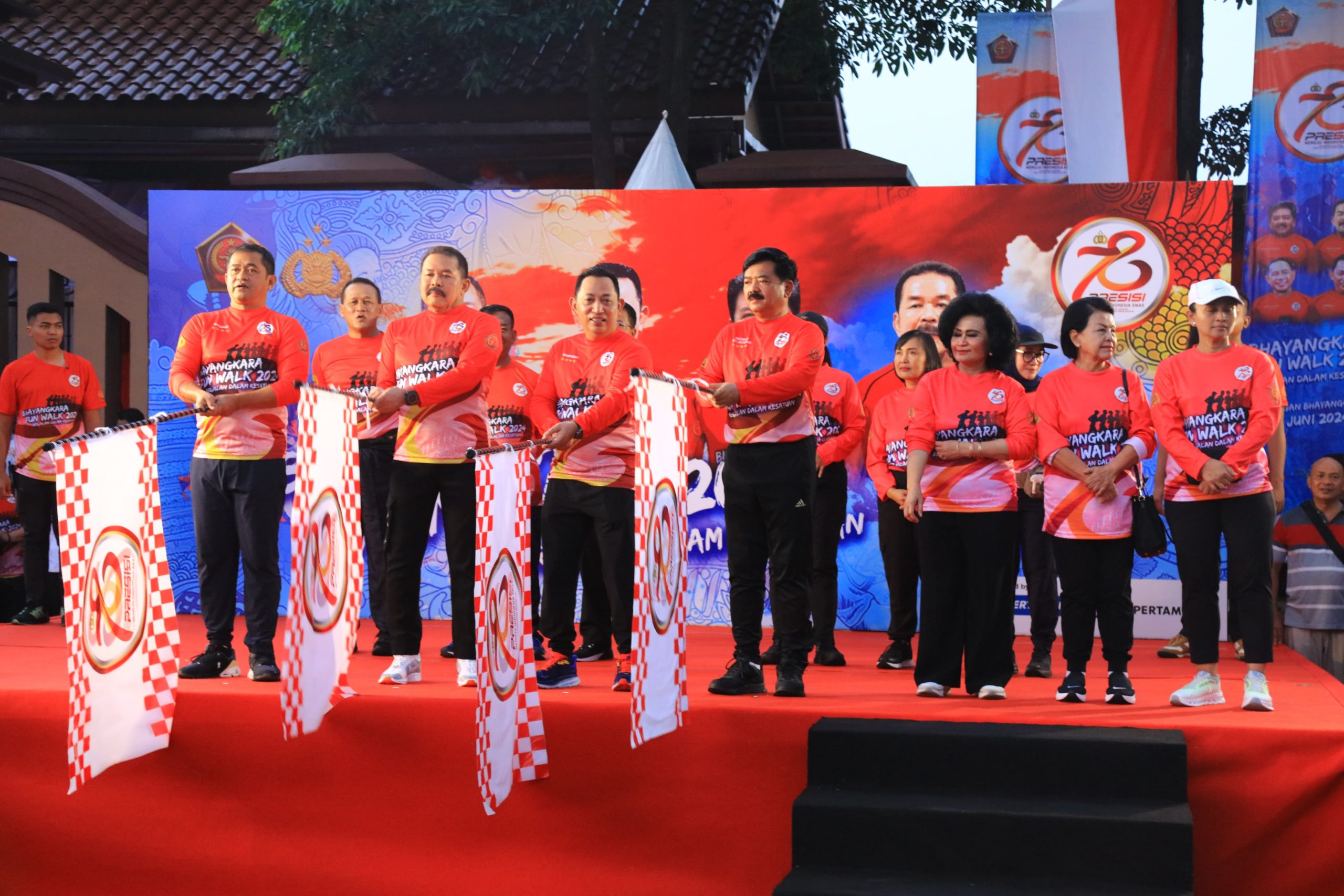 Kapolri Buka Bhayangkara Fun Walk 2024: Bersama Bergerak untuk Persatuan