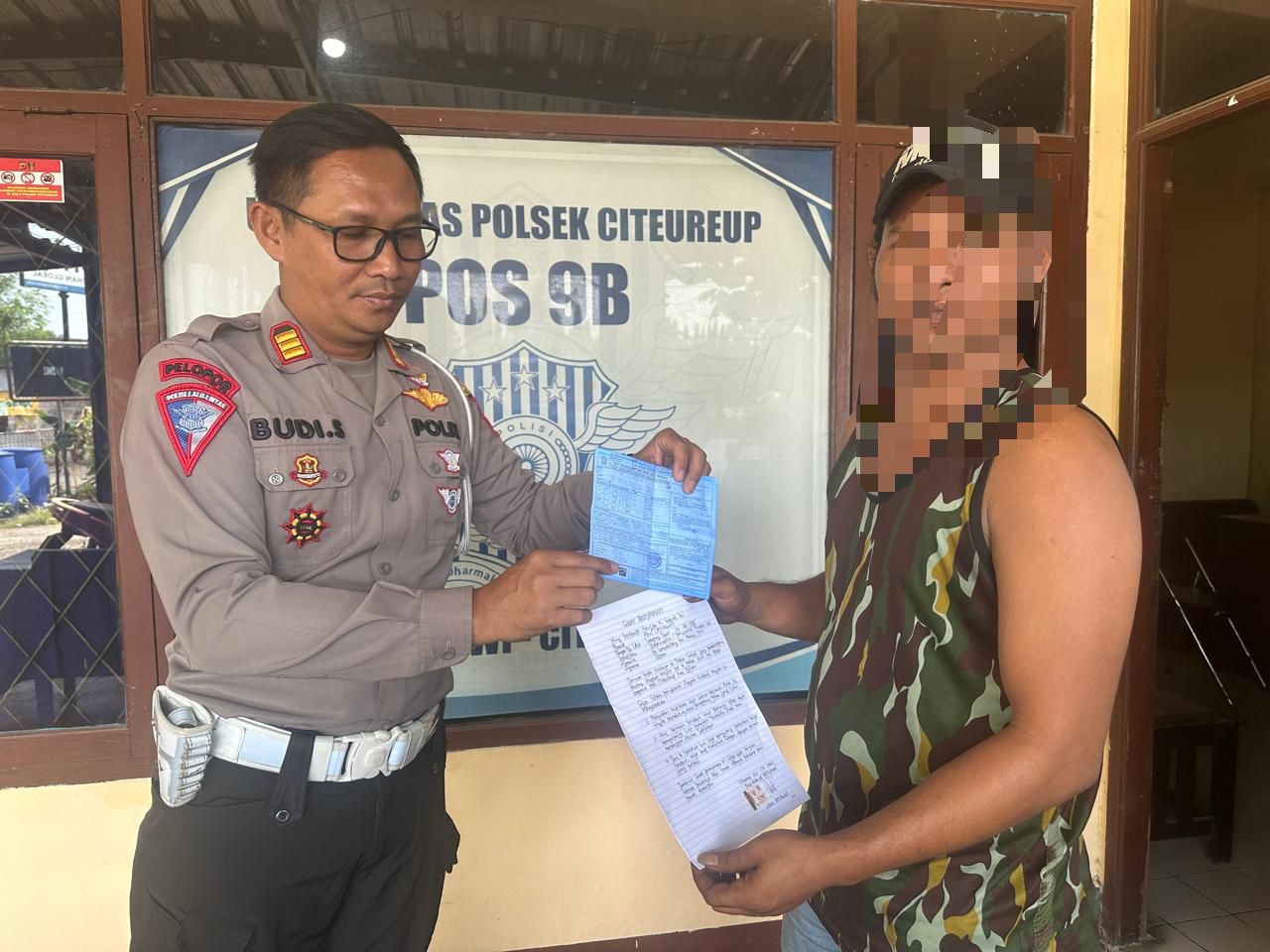 Polsek Citeureup Tindak Cepet Berita Viral Di Medsos Dengan Lakukan Penindakan Atas Pelanggaran Lalu Lintas oleh Pengemudi Angkot di Citeureup