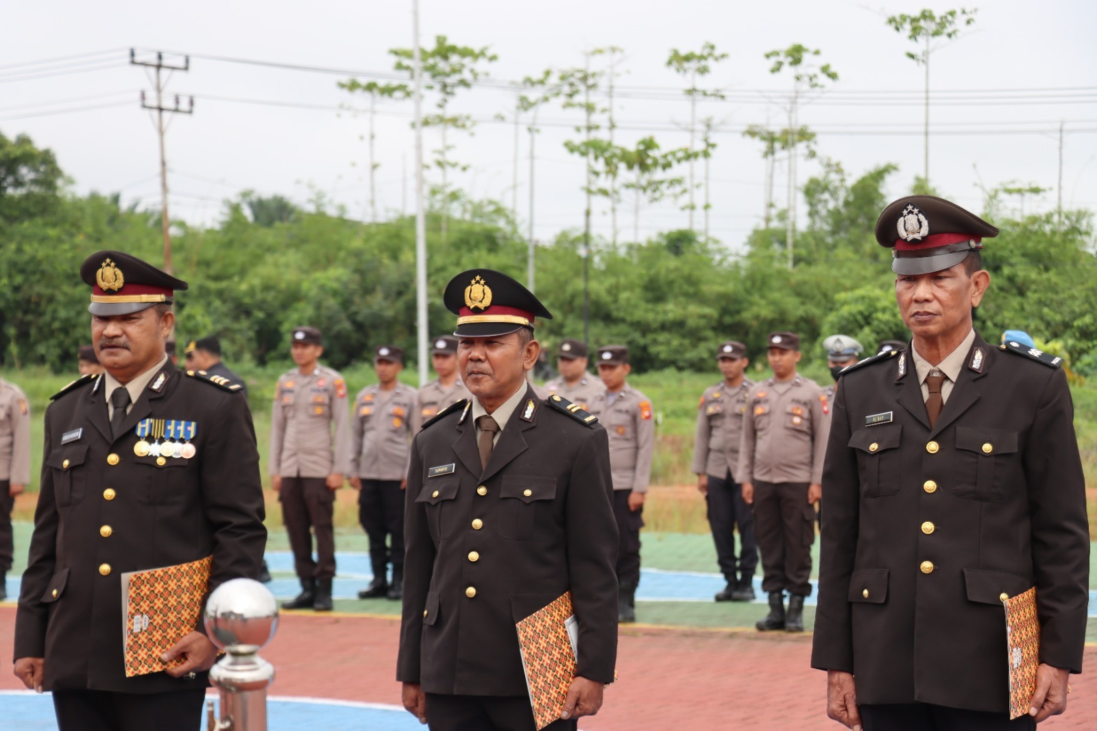 Kapolres Kubu Raya Pimpin Upacara Kenaikan Pangkat dan Pelepasan Purna Bakti Priode 1 Juli 2024