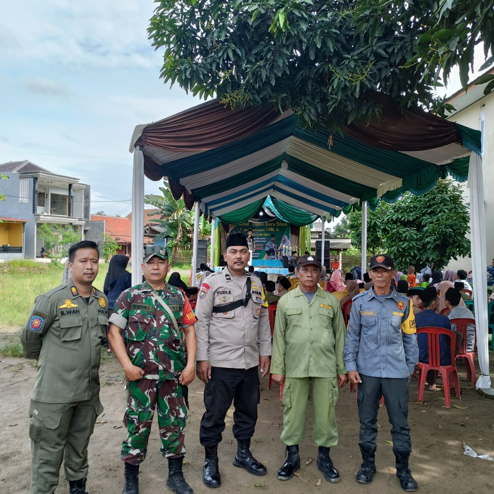 Sinergitas TNI Polri Wilayah Hukum Hukum Polsek Parungpanjang Sambang Tokoh Masyarakat Beri Himbauan Kamtibmas Dan Ajak Jaga Kondusifitas Wilayah*