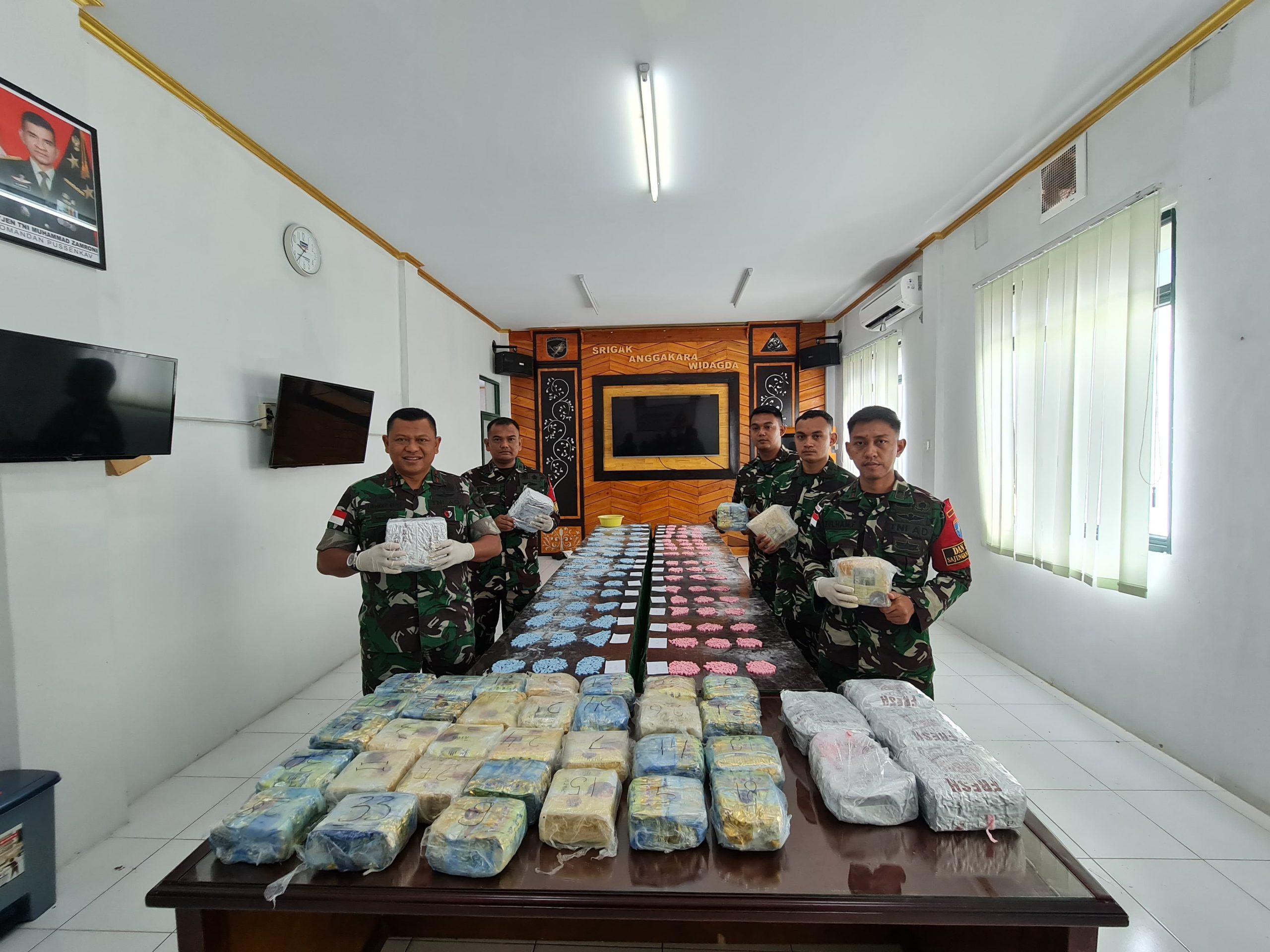 Satgas Yonkav 12/BC gagalkan penyeludupan dua karung narkoba Seberat 35 Kg dan 35 ribu butir Ekstasi.