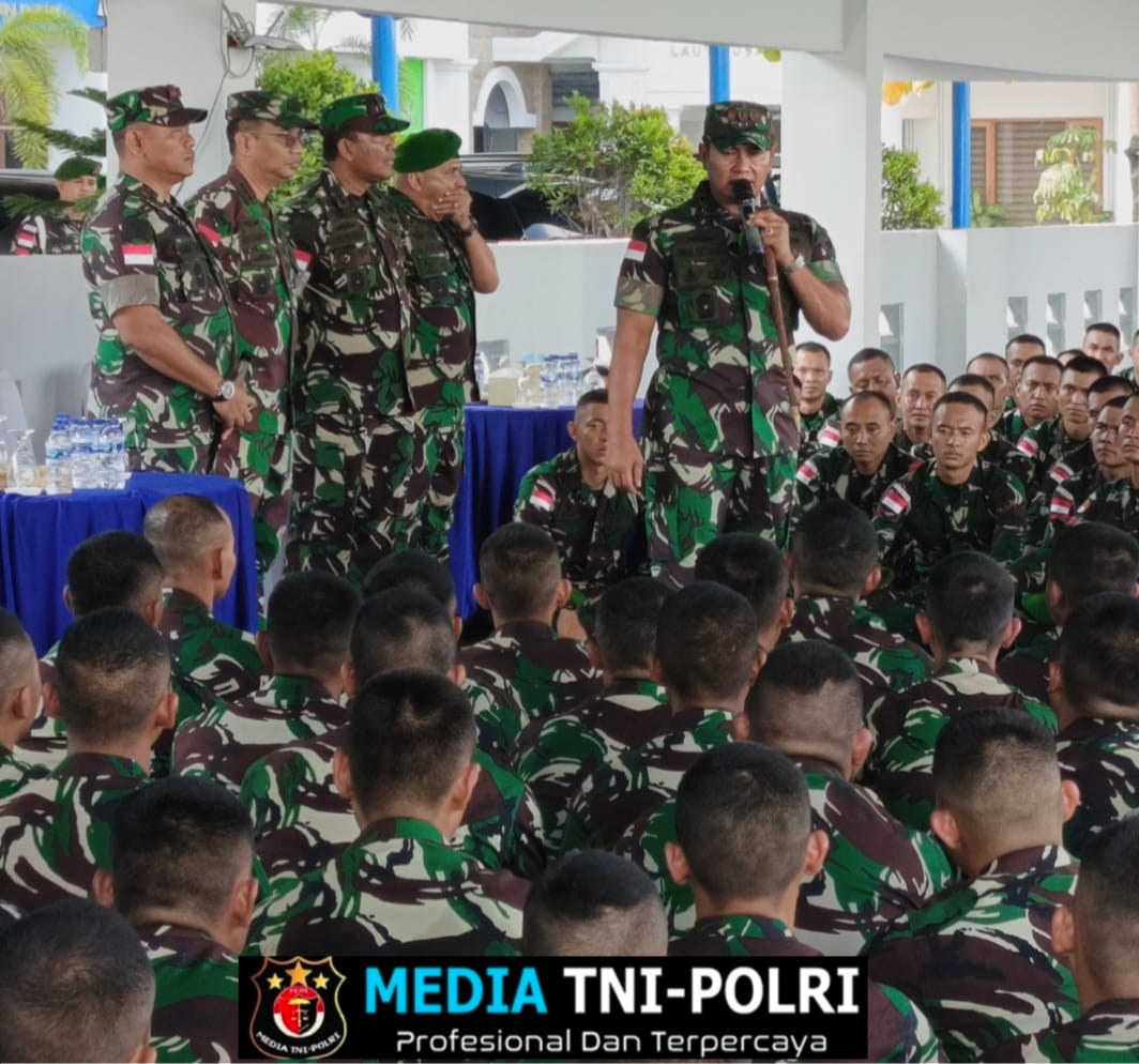 Jaga Keutuhan NKRI, Pangdam Tanjungpura Berangkatkan Satgas Pamtas RI-PNG Kewilayahan Papua Barat Yonif 642/Kps