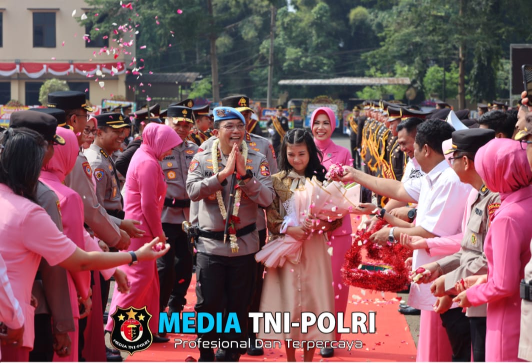 Penuh Haru Proses Pelepasan Irjen Pol Abdul Karim Dari Jabatan Kapolda Banten