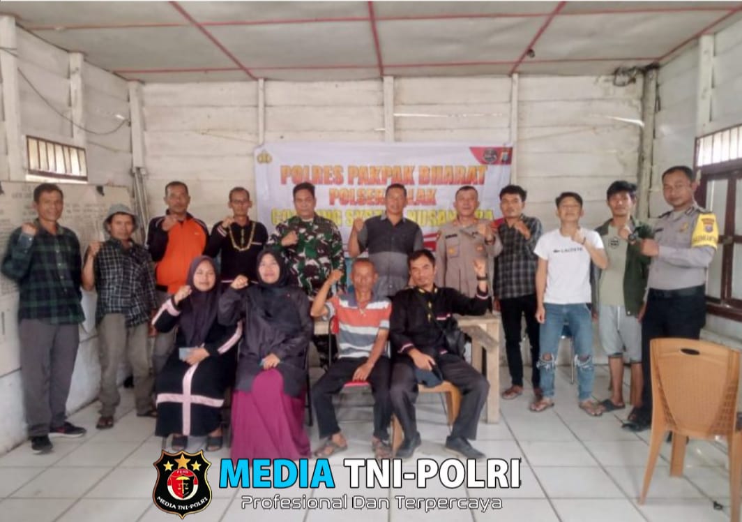 Sinergitas TNI – Polri Dan Forkopimca Kapolsek Salak Laksanakan Pojok Pemilu di SUMUT