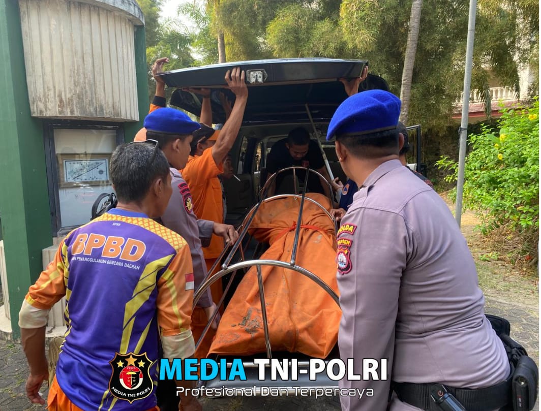 Ditpolairud Polda Banten Evakuasi Temuan Mayat yang Diduga WNA di Pantai Anyer