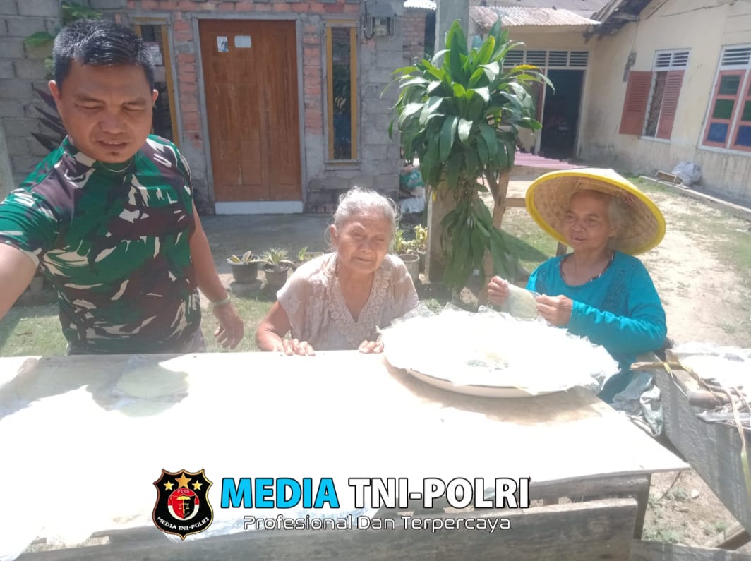 Satgas TMMD Kodim 0415/Jambi, Bangun Keakraban dengan Warga Lansia Lewat Bantuan Sehari-hari