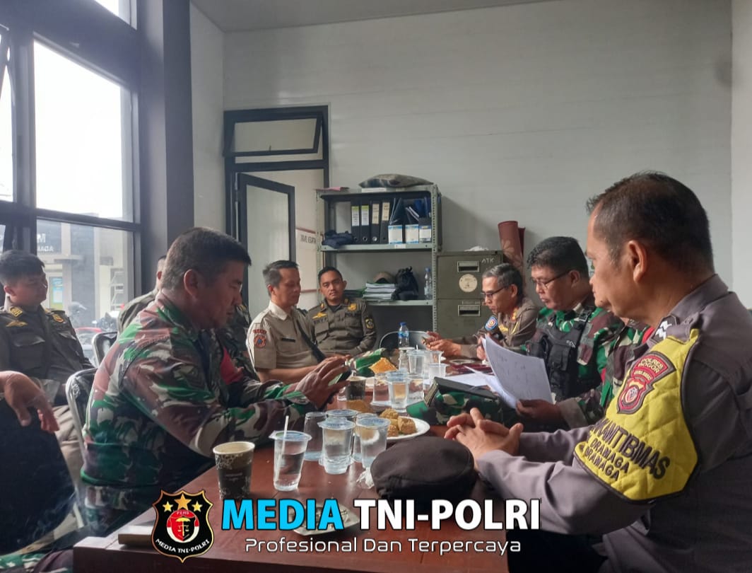 Bhabin Kamtibmas dan Babinsa Wilayah Hukum Polsek Dragama Sambangi Kantor Kecamatan Dramaga Untuk Ajak Bekerja Sama Jaga Harkamtibmas