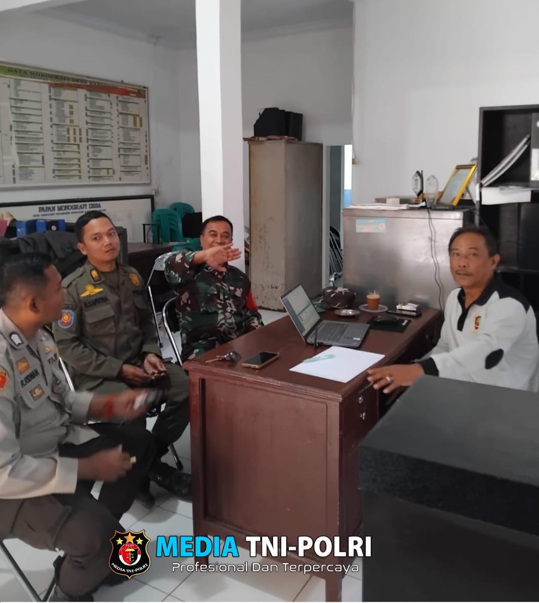 Sinergitas TNI-POLRI Wilayah Hukum Polsek Nanggung Silaturahmi dan Ajak Perangkat Desa Nanggung Tomas Untuk Jaga Harkamtibmas Desa Binaan