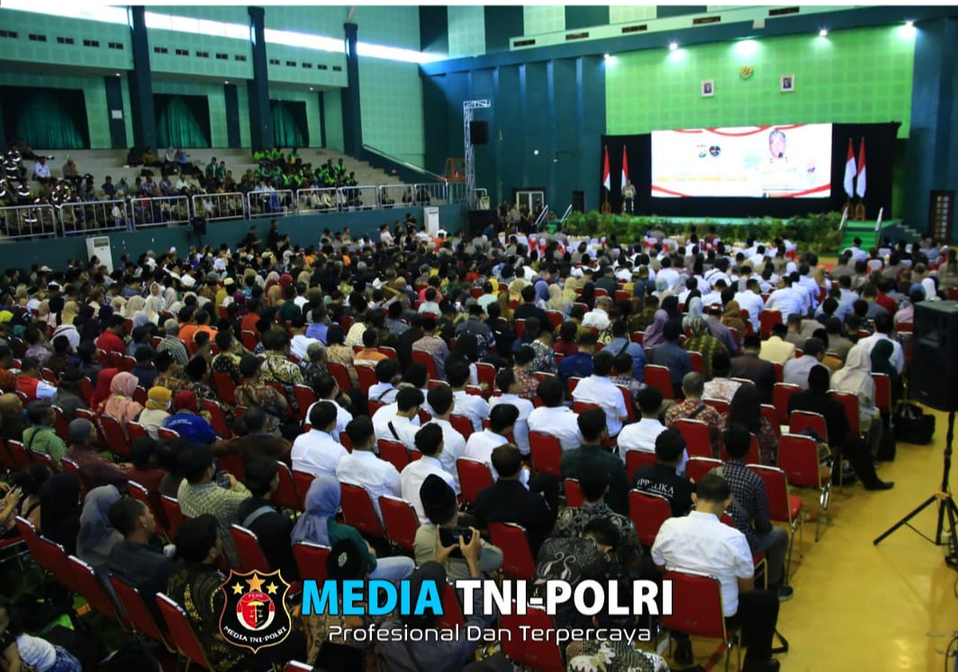 Bagikan Ribuan Paket Sembako, Ops NCS Polri Bawa Pesan Pilkada Damai di Jawa Timur