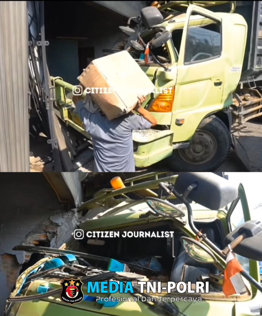 Polsek Gunung Putri Bersama Unit Laka Lantas Polres Bogor Olah TKP Terkait Kecelakaan Lalu Lintas Terjadi di Tlajung Udik Bogor