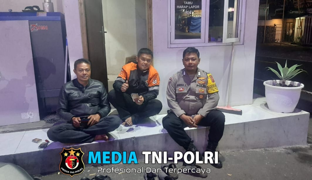 Bhabin Kamtibmas Wilayah Hukum Polsek Cisarua cek pos kamling warga binaan sampaikan pesan kamtibmas