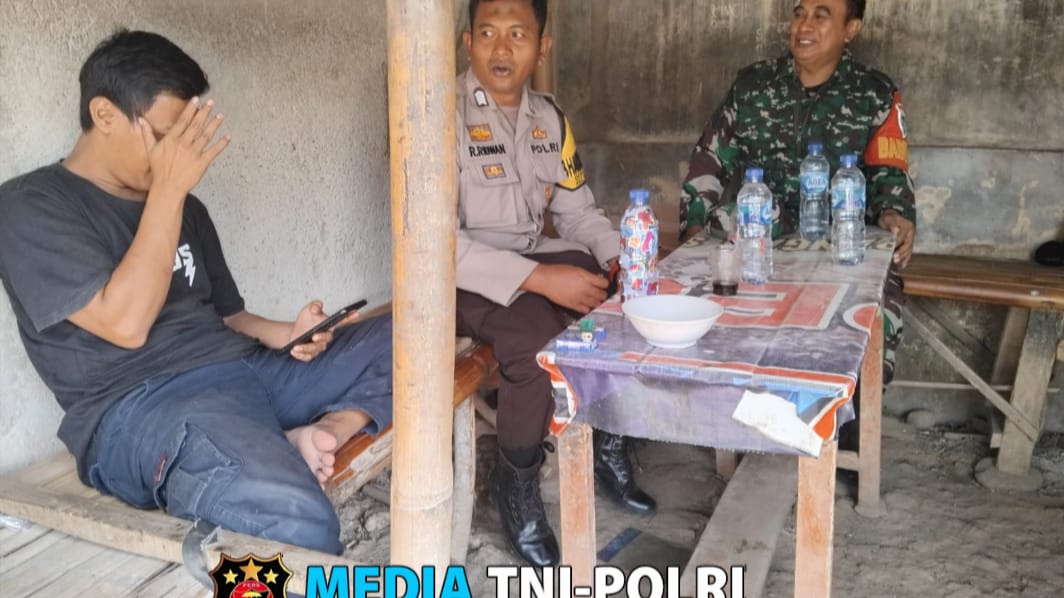 Sinergitas TNI-POLRI Desa Nanggung Wilayah Hukum Polsek Nanggung Sambang Warga Beri Himbauan Kamtibmas