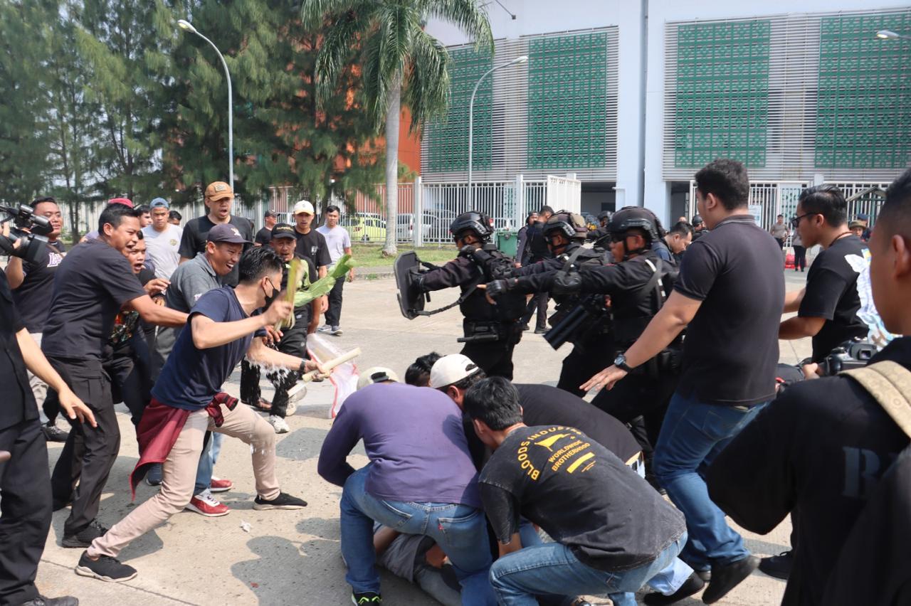 Kabag OPS Polres Bogor Pimpin Langsung Latihan SISPAMKOTA Dalam Cipta Kondisi Konrijensi Penanganan Pilkada Mantap  Praja 2024
