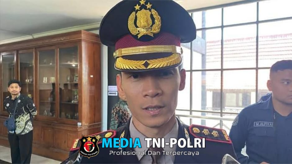 Misteri tewasnya anggota Polres Tuban di Jawa Timur (Jatim), Briptu Toyib Widiantoro (sebelumnya inisial TW) dengan posisi tergantung, sedikit terkuak