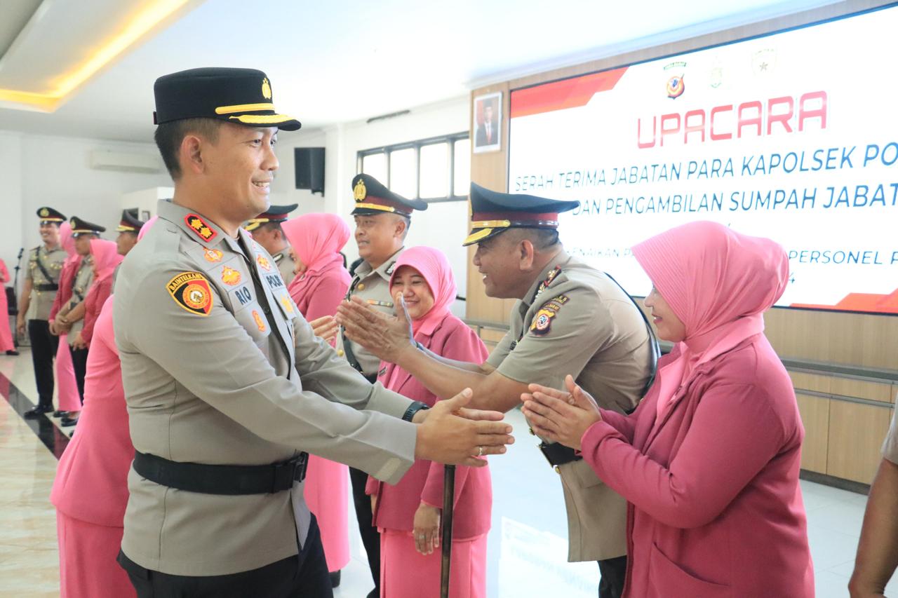 Kapolres Bogor Pimpin Upacara Sertijab Para Kapolsek Jajaran Serta Kenaikan Pangkat Pengabdian Polres Bogor