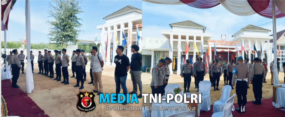 Jajaran Polres Mesuji Melaksanakan Pengamanan di Gedung KPUD Mesuji, Dihari Pertama Dibukanya Pendaftaran Calon Bupati dan Wakil Bupati Oleh KPU