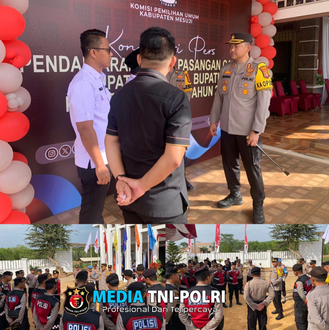 Kapolres Mesuji,Pimpin Apel Personil Pengamanan Pendaftaran Calon Bupati dan Wakil Bupati Jelang Pilkada Serentak 2024 di Kantor KPUD Mesuji