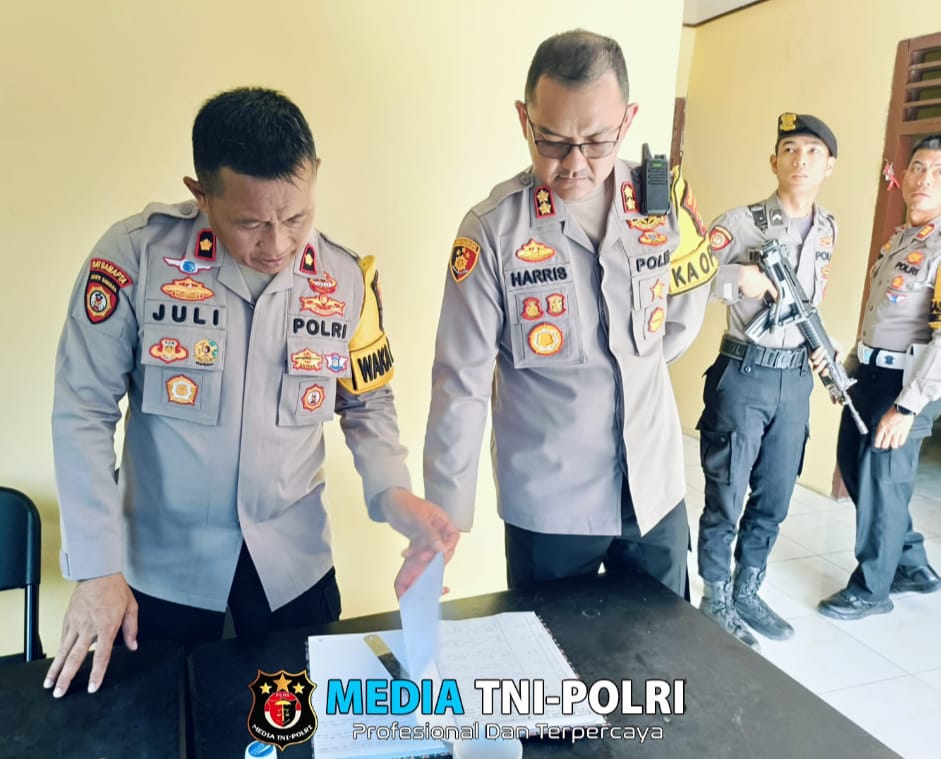 Dalam Rangka Memastikan Kesiapan Personil, Kapolres Mesuji Bersama Jajaran Laksanakan Pengecekan Anggota Piket di Pos polisi Perbatasan