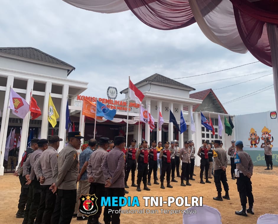 Jajaran Polres Mesuji Perketat dan Menambah Jumlah Personil, di Hari Terakhir Pendaftaran Calon Bupati dan Wakil Bupati di Kantor KPUD Mesuji