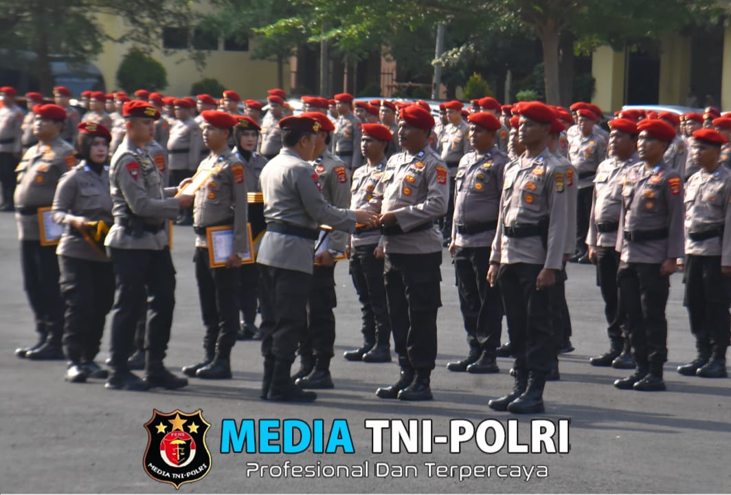 Kapolda Lampung Apresiasi 17 Personil Tekab 308 Berprestasi di HUT ke-9 Tekab 308