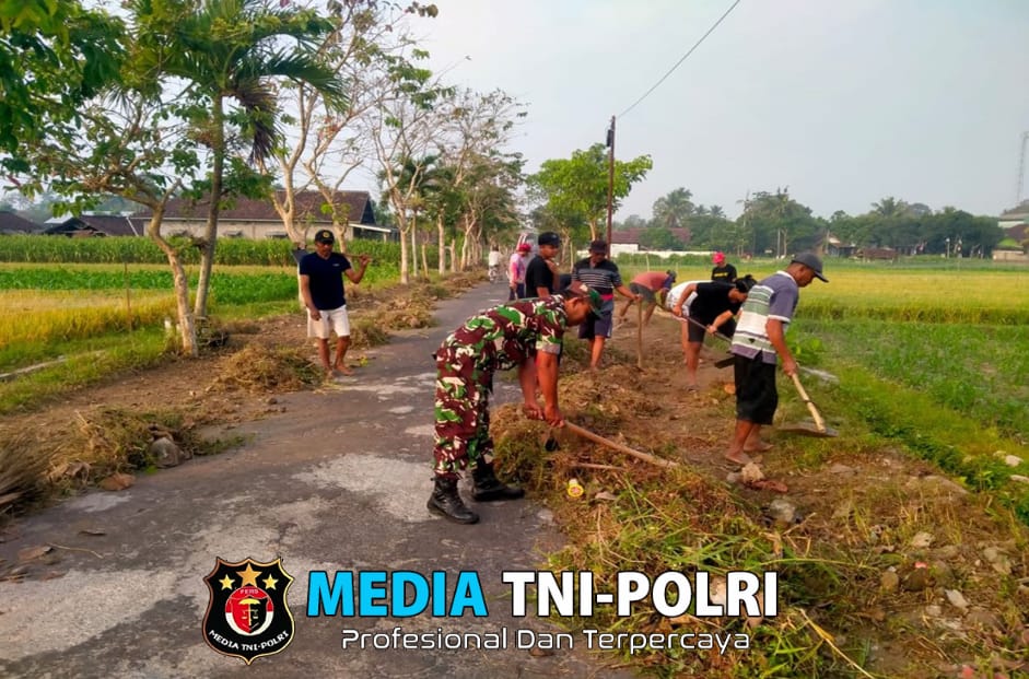 Solid, Serda Supriyono Bersama Warga Klemunan Bersihkan Lingkungan