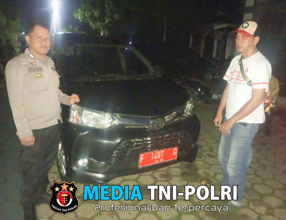 Polsek Leuwiliang Cek Lokasi TKP Akibat Terjadinya Musibah Bencana Alam Pohon Tumbang