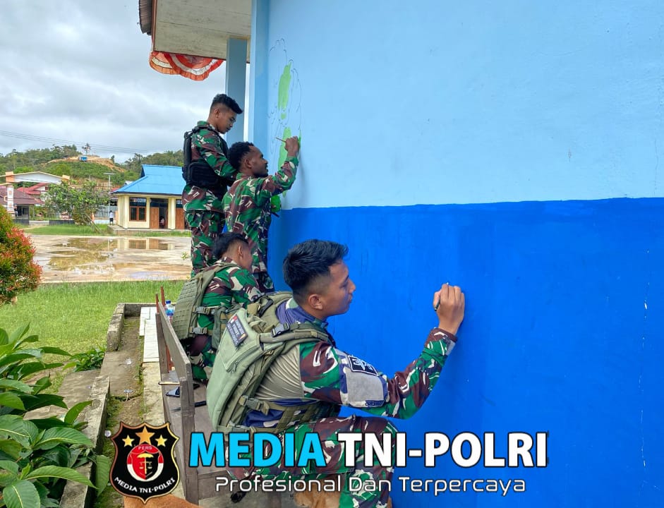 Satgas Yonif 762/VYS Mempercantik Tembok SD INPRES 13 Kumurkek