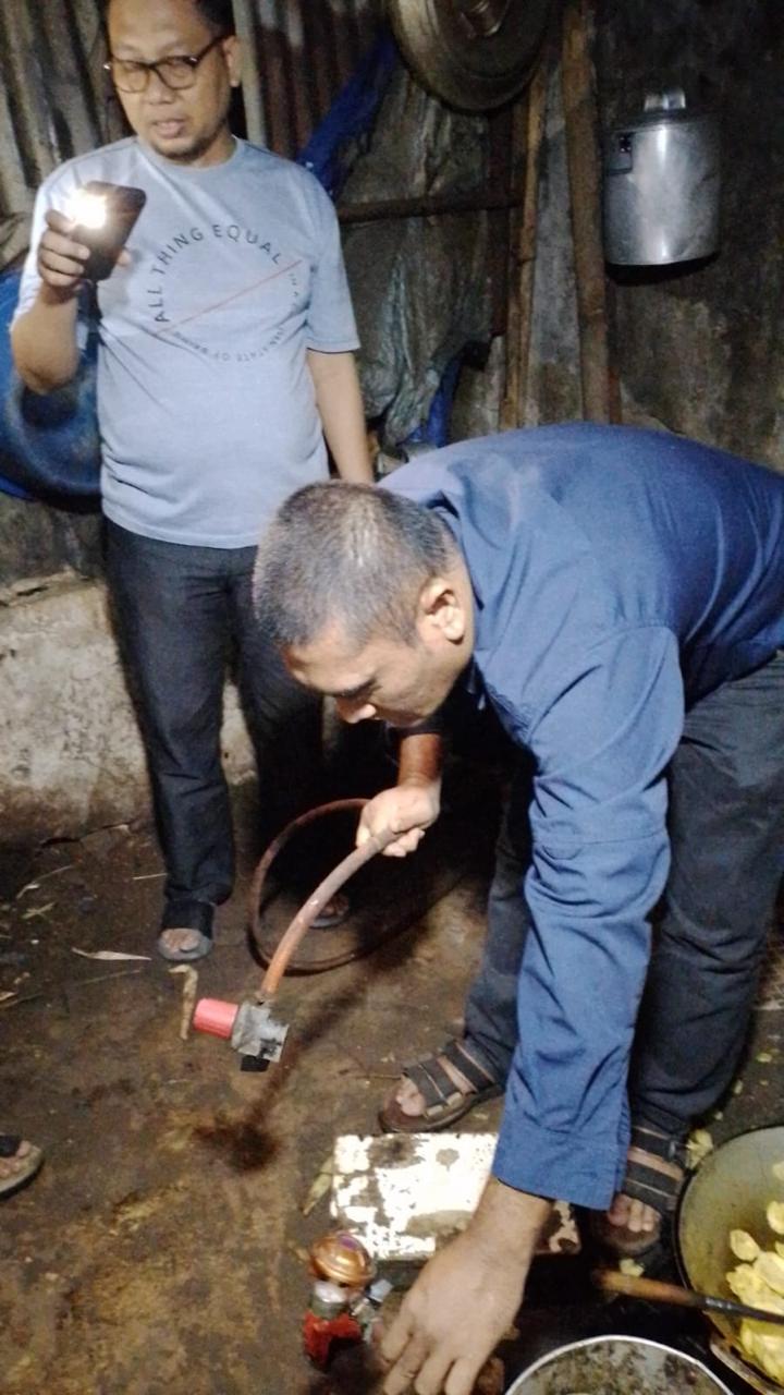 Polsek Parung Bersama Instansi Terkait Cek TKP Adanya Ledakan Gas 3 Kg di Duga Akibat Kebocoran Tabung Satu Orang Alami Luka Bakar Serius