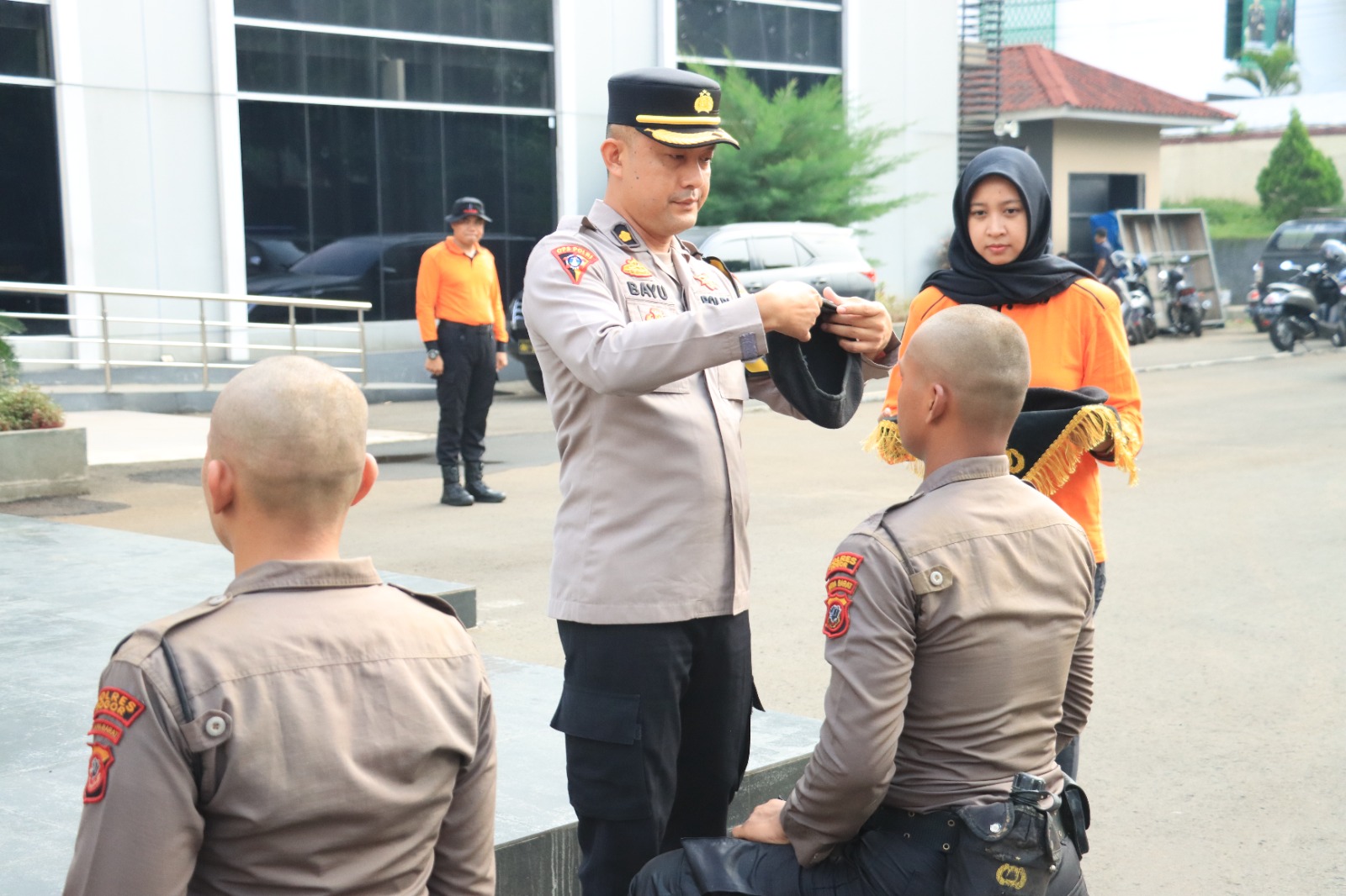 Puluhan Bintara Remaja Angkatan 51 Polres Bogor Ikuti Tradisi Pembaretan di Polres Bogor 