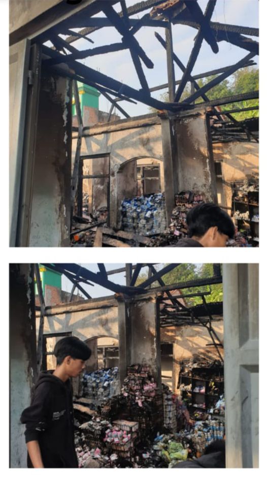 Polsek Leuwiliang Bersama Instansi Terkait Cek TKP Kebakatan Gudang Ciki Toko Semoga Sukses