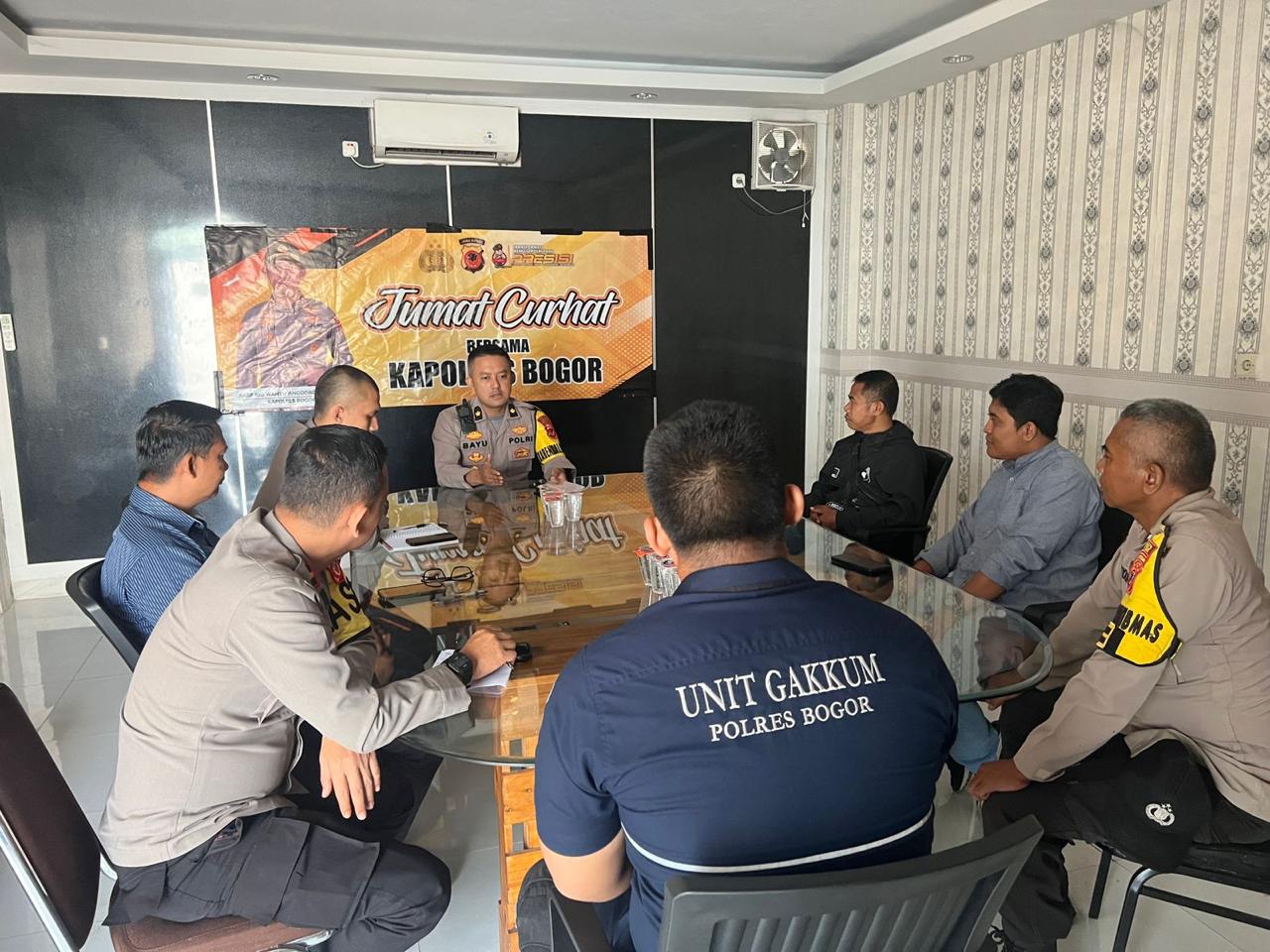 Polres Bogor Gelar Kegiatan “Jumat Curhat” untuk Dengarkan Aspirasi Keluhan Masyarakat