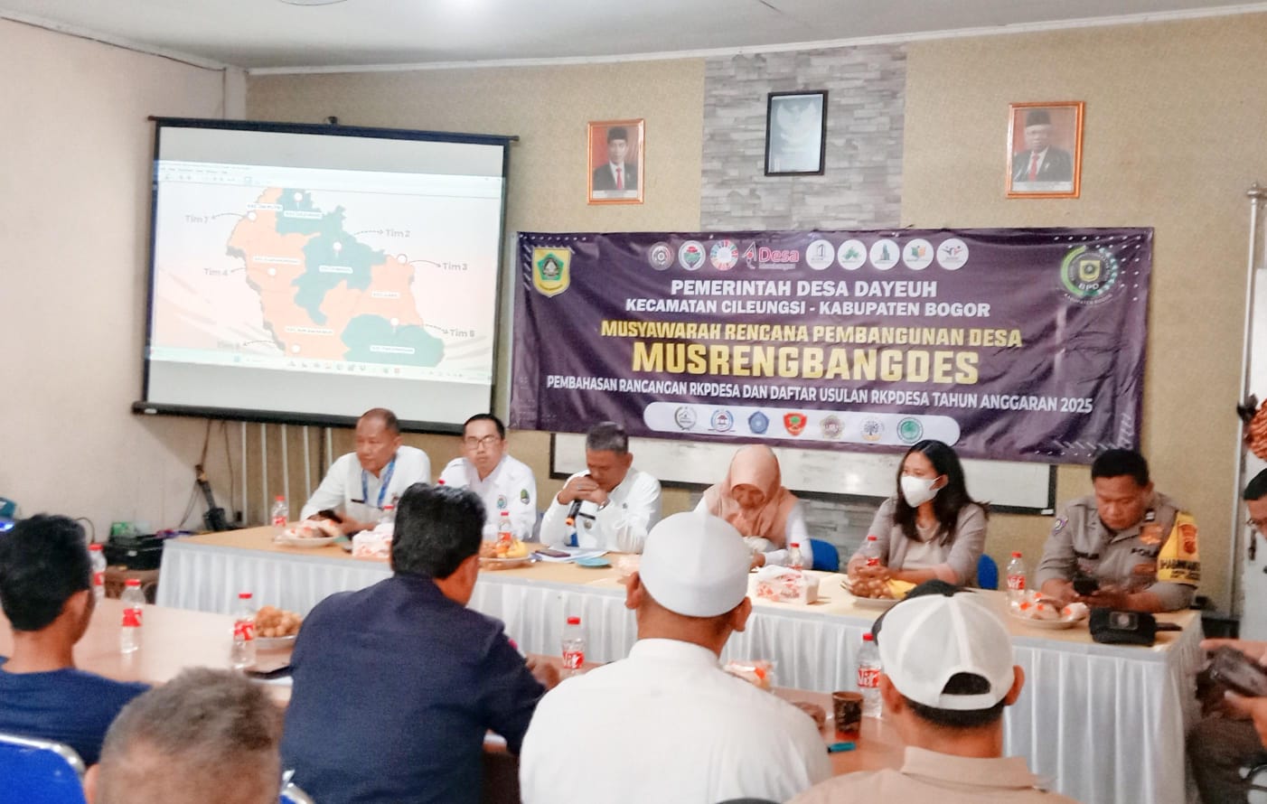 Pemdes Dayeuh Gelar Musyawarah Pembangunan Desa (MUSREMBANGDES) Pembahasan Rancangan RKPDES dan Usulan RKPDES Tahun Anggaran 2025