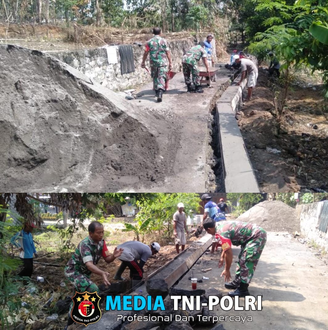 Babinsa Gotong Royong Bangun Jalan untuk Kemudahan Akses Warga