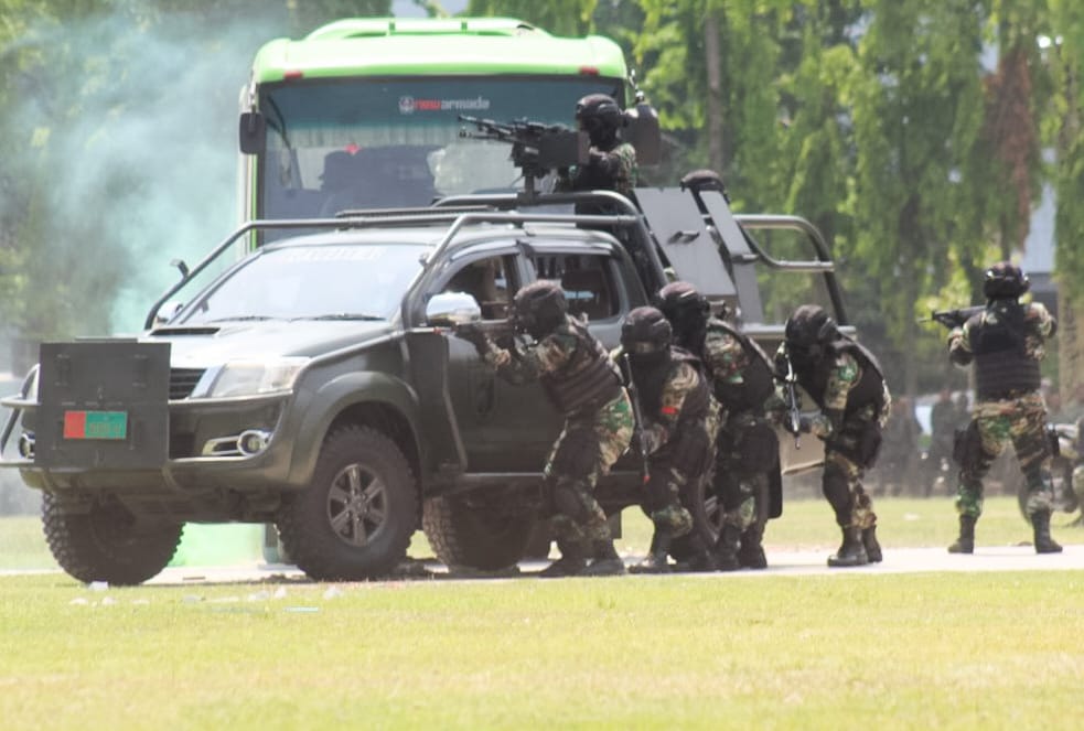Perayaan HUT ke- 79 TNI di Bojonegoro, Ketua KPU dan Bawaslu disandera